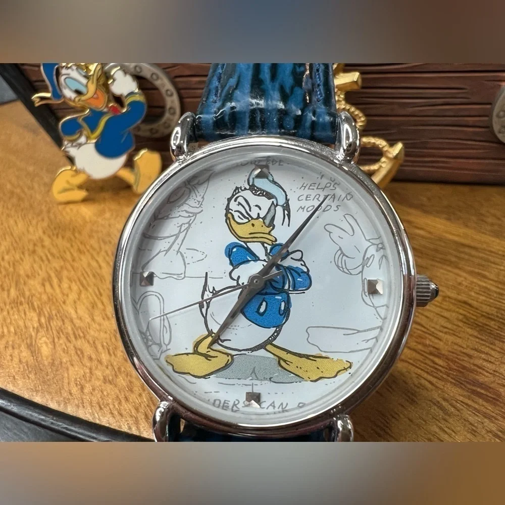 T20. Donald Duck Figure Character Study Watch Collection Made of Ceramic